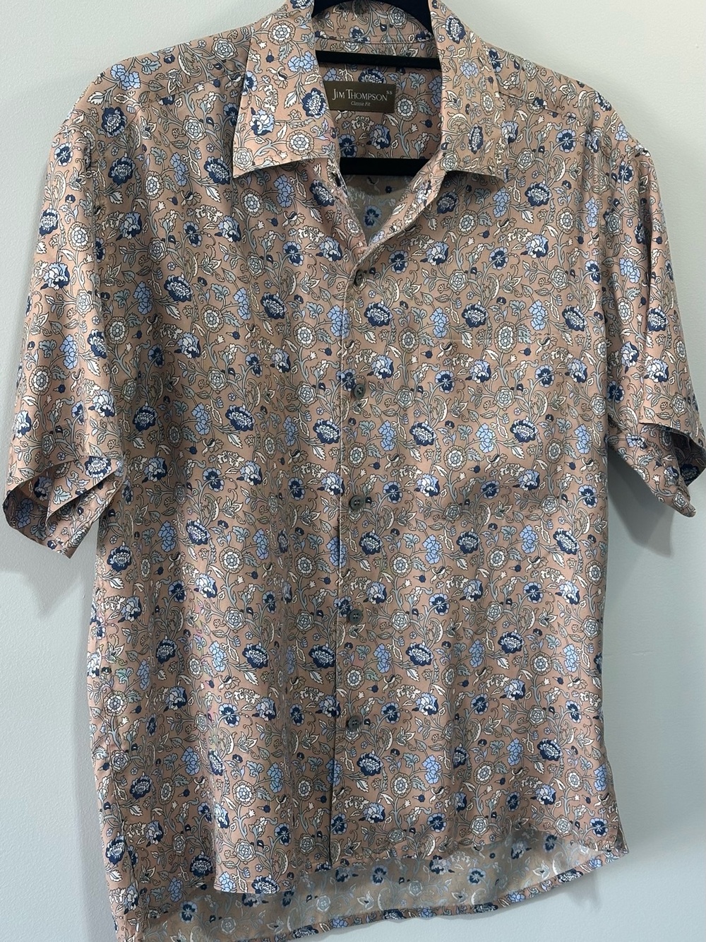 Jim Thompson 100% Silk Shirt Men Small Tan Blue Floral Camp Collar Thailand